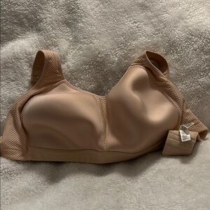 EUC Wacoal sports bra size 38G